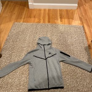 Men’s Grey Nike Tech, Medium